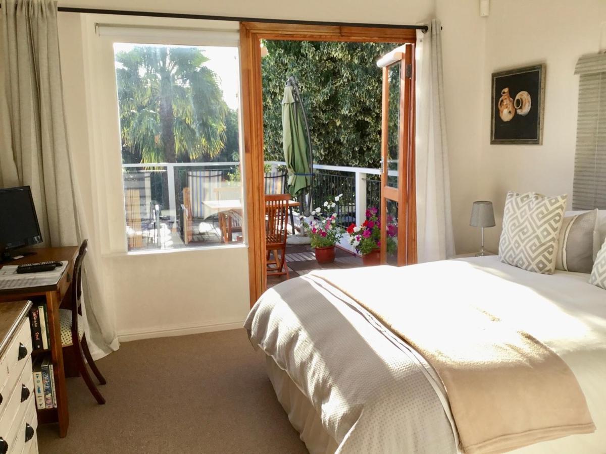 Oceangolf Guest House Noordhoek Exterior photo
