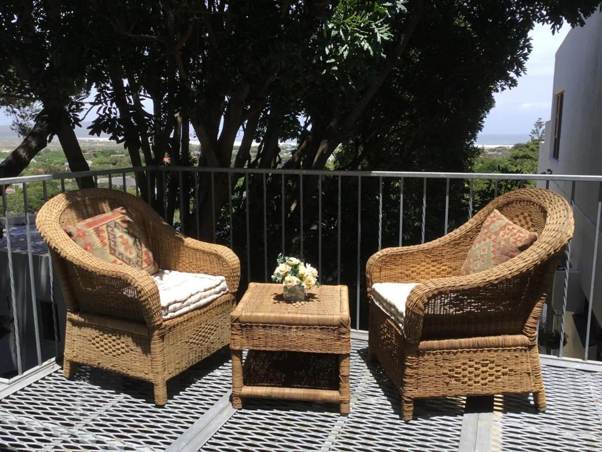 Oceangolf Guest House Noordhoek Exterior photo